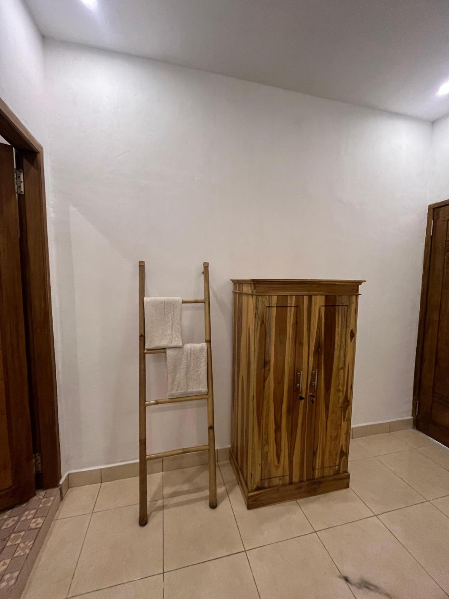Roby Homestay Kuta  Habitación foto